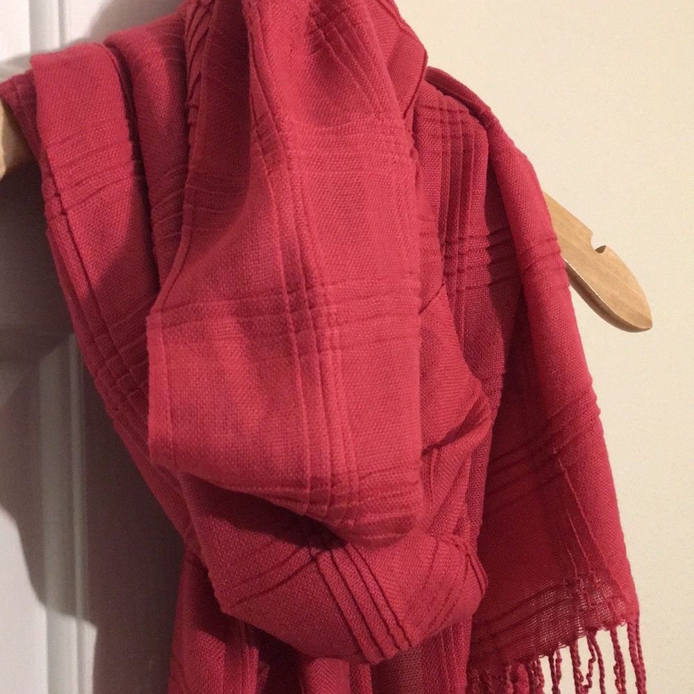 SOLD!! Scarf (BOGO 1/2 OFF ALL SCARVES 🤑)